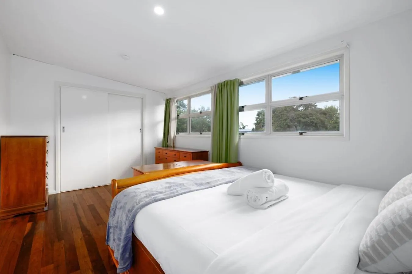 Best Value 4Beds Home Near Shops, Cafes And Forest Brisbane Australia