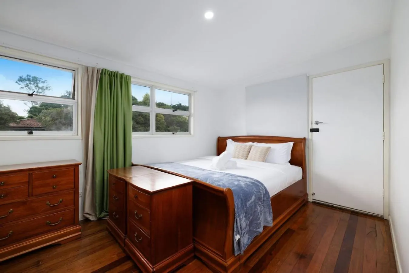 Best Value 4Beds Home Near Shops, Cafes And Forest Brisbane Australia